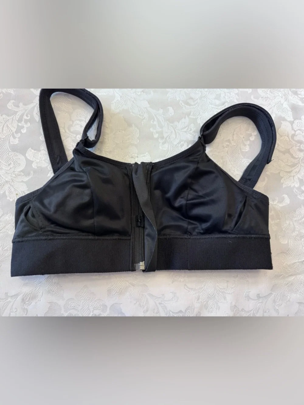 SHEFIT Ultimate Sports Bra Size‎ Small Black Front Zip High Support Wireless